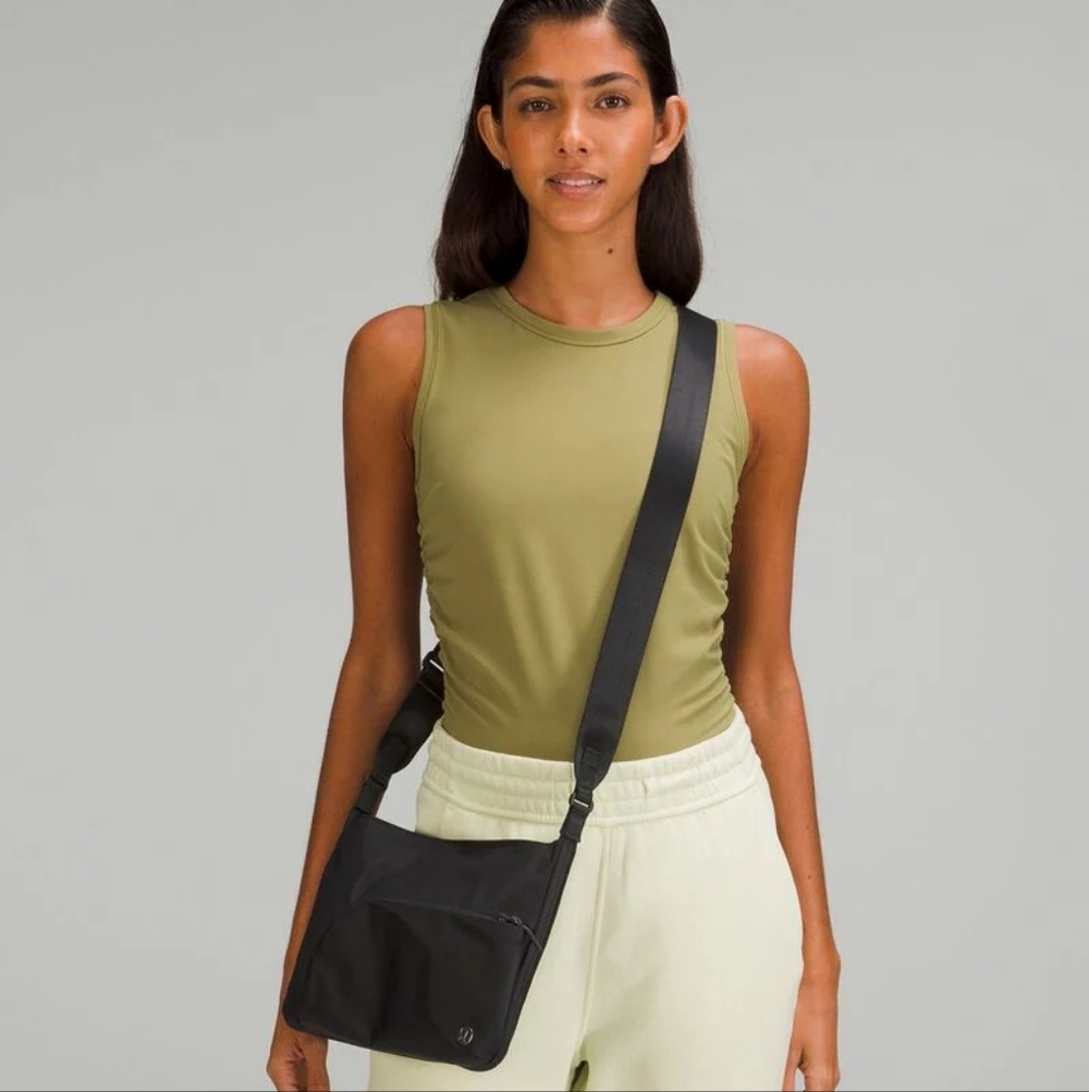 LULULEMON NEW 2N1 CROSSBODY YOGA MAT